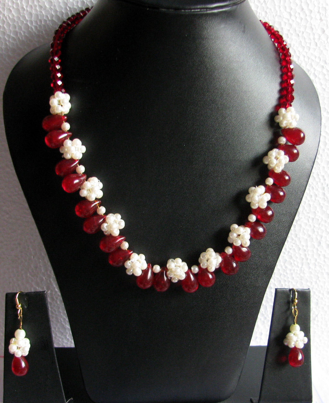 Elegant red color glass beads and pearls Necklace set